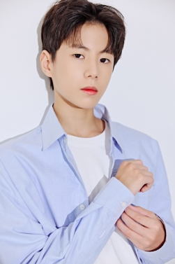 유 준 혁